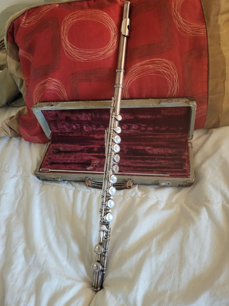 Nice Holton Galaxy Flute