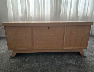 Cedar chest by Lane, serial 550121