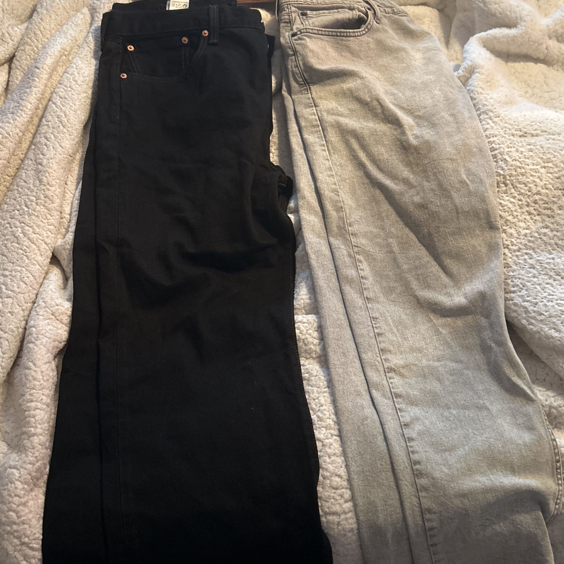 Bought These And Couldn’t Fit Them And They Wouldn’t Take Them Back Due To Me Taking Tag Off. Size 38-34 Men’s Levi Jeans