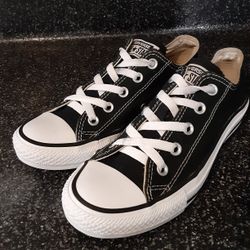 Converse womens 6 Good Condition 