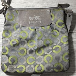 “Like new” AUTHENTIC Coach Madison Op Art Signature Messenger Swingpack Crossbody Handbag!