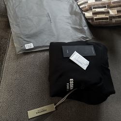 Essential hoodie black size small
