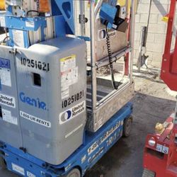 12 ’ Foot Vertical Lift - 2014 Genie GR-12