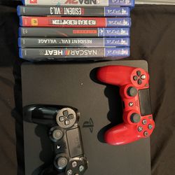 PS4  ( With 2 controllers +Games ) 