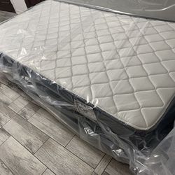 Queen mattress + box spring for 200$ (Brand new)