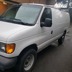 2004 Ford E-350