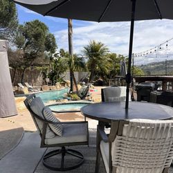 Outdoor Patio With 4 Chairs 