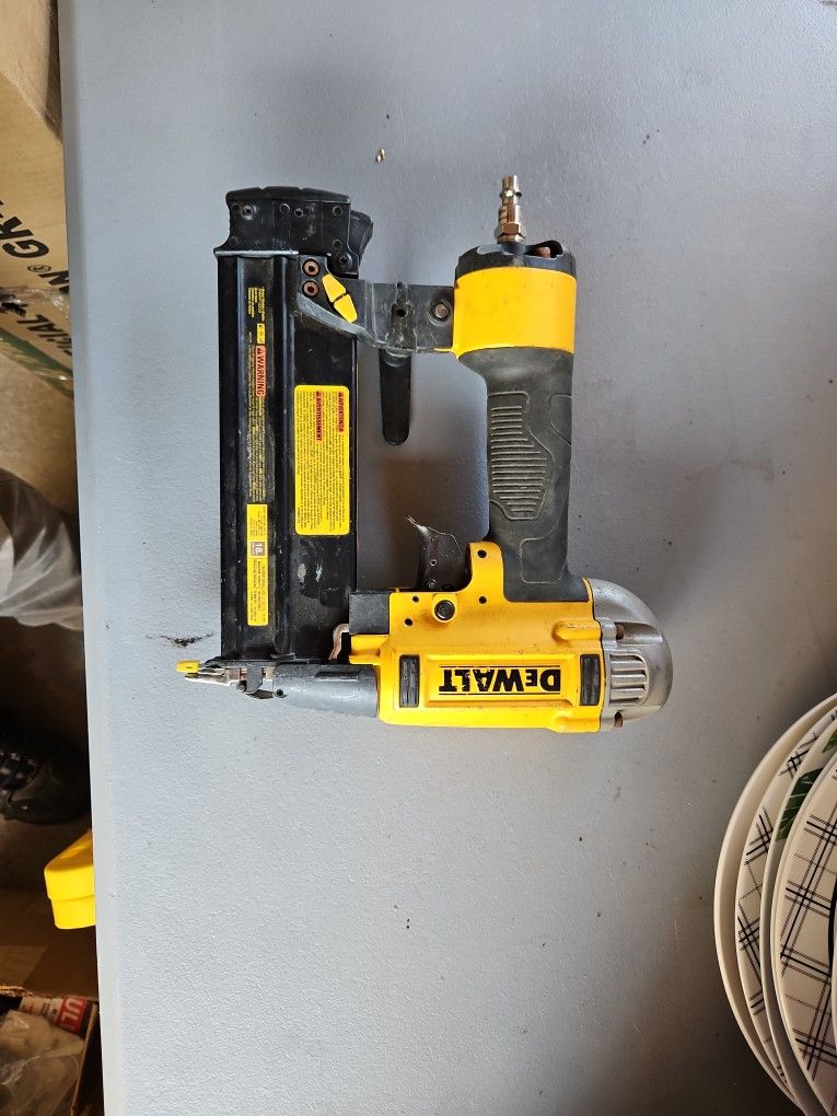 Dewalt 18 Finish Nailer