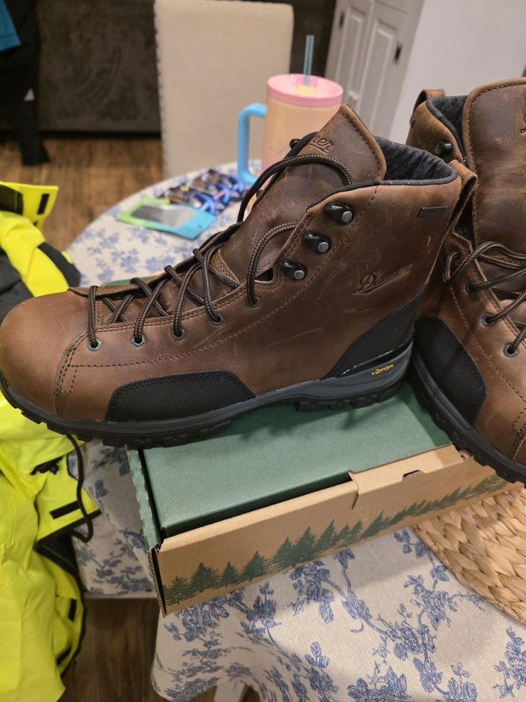 Brand new danner composite toad work boots