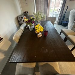 Dining Room Table & Chairs