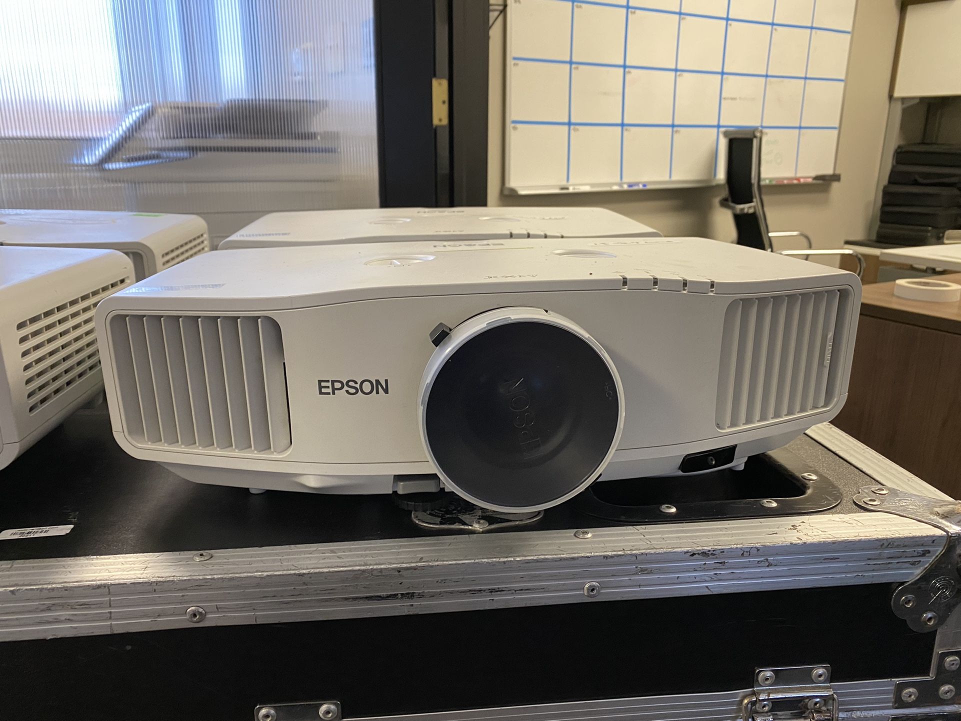 Epson PowerLite Pro G5950 XGA 3LCD Projector 5200 Lumens
