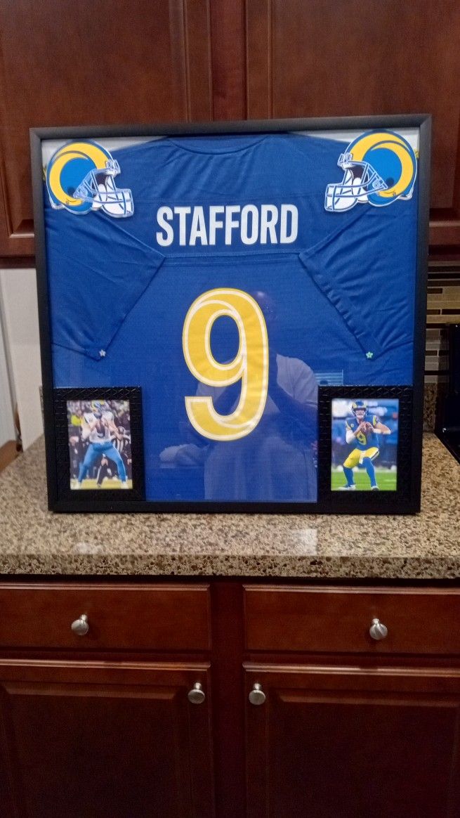 MATTHEW STAFFORD OF THE RAMS CUSTOM BRANDED AUTHENTIC FRAMED JERSEY.