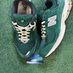 New balance 2002r suede forest green size 11men/12.5women