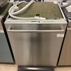 Bosch 800 Series 24 In. Top Control Dishwasher New Scratch And Dent 