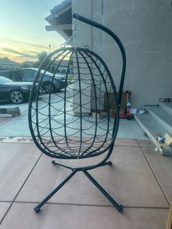 Outdoor oval chair