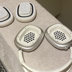 Airpod maxes lightly used 