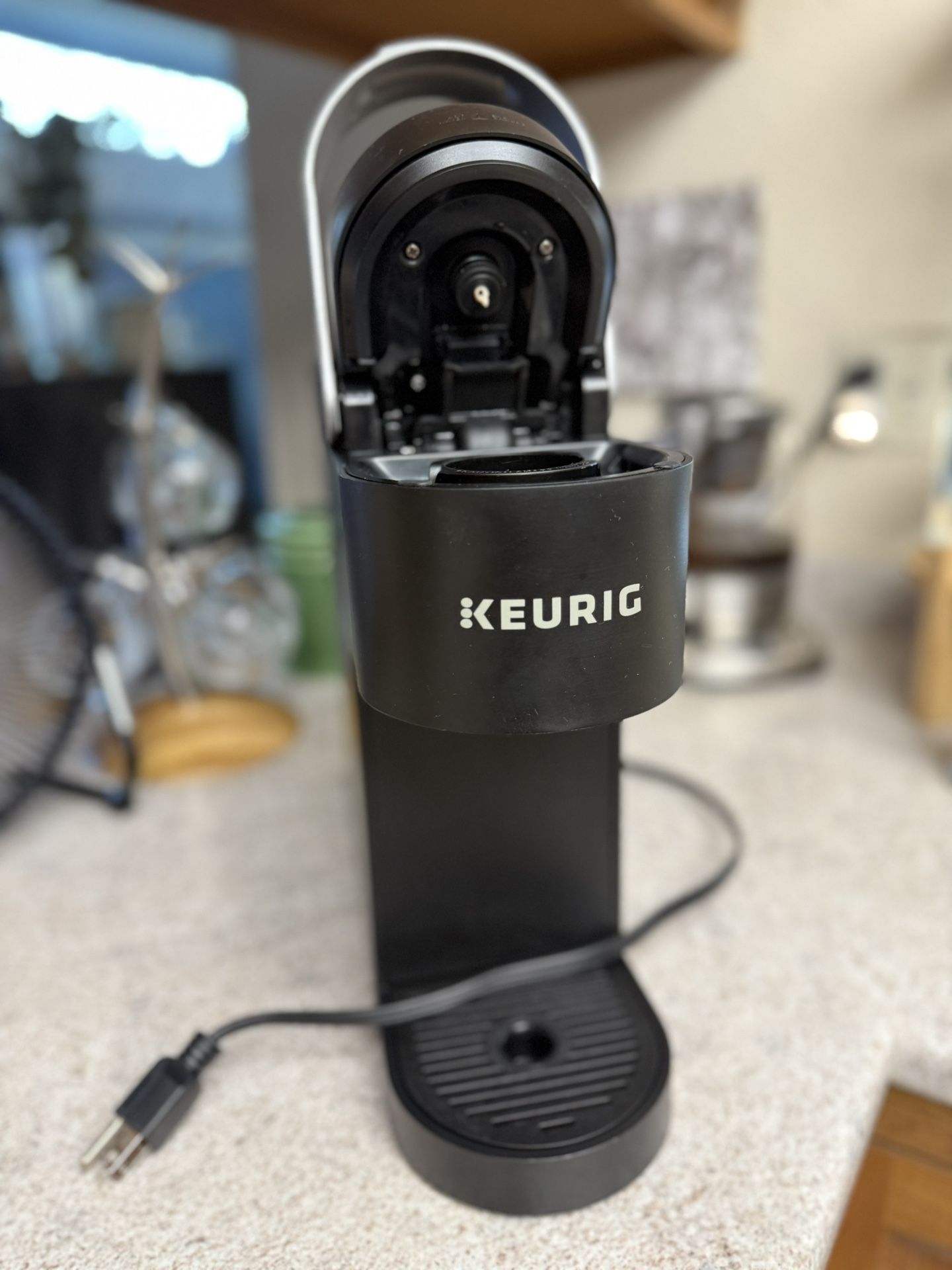 Keurig K-Slim Single Serve K-Cup Pod Coffee Maker, Multistream Technology, 3 Brew Sizes, Slim and Sl