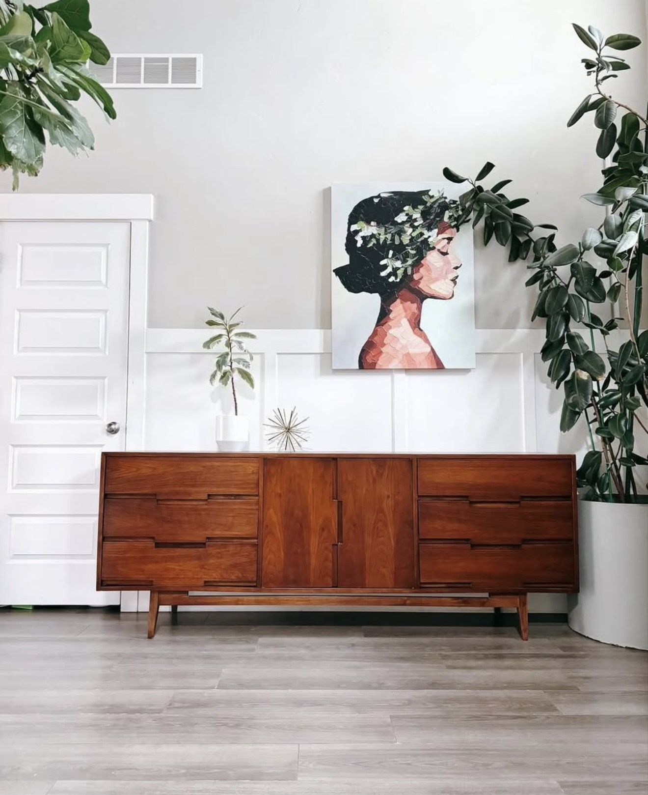 Vintage Mid Century 1960’s 6-Drawer, 2-Door Dresser Credenza Sideboard, Sculptural Drawer Facade