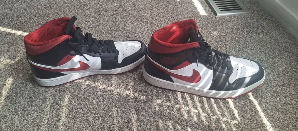 Jordan 1 Mid Size 9.5