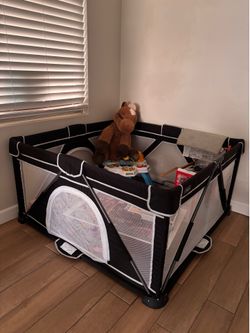 Foldable playpen