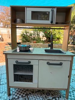 Play kitchen/ toy kitchen