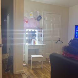 Girls Vanity (not Adults ) 