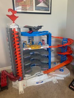 Hot wheels garage and track set