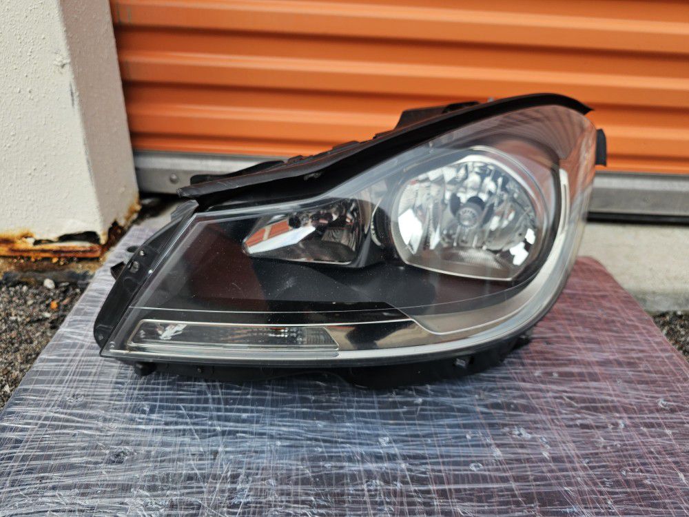 2012-2015 Mercedes C350 Headlight