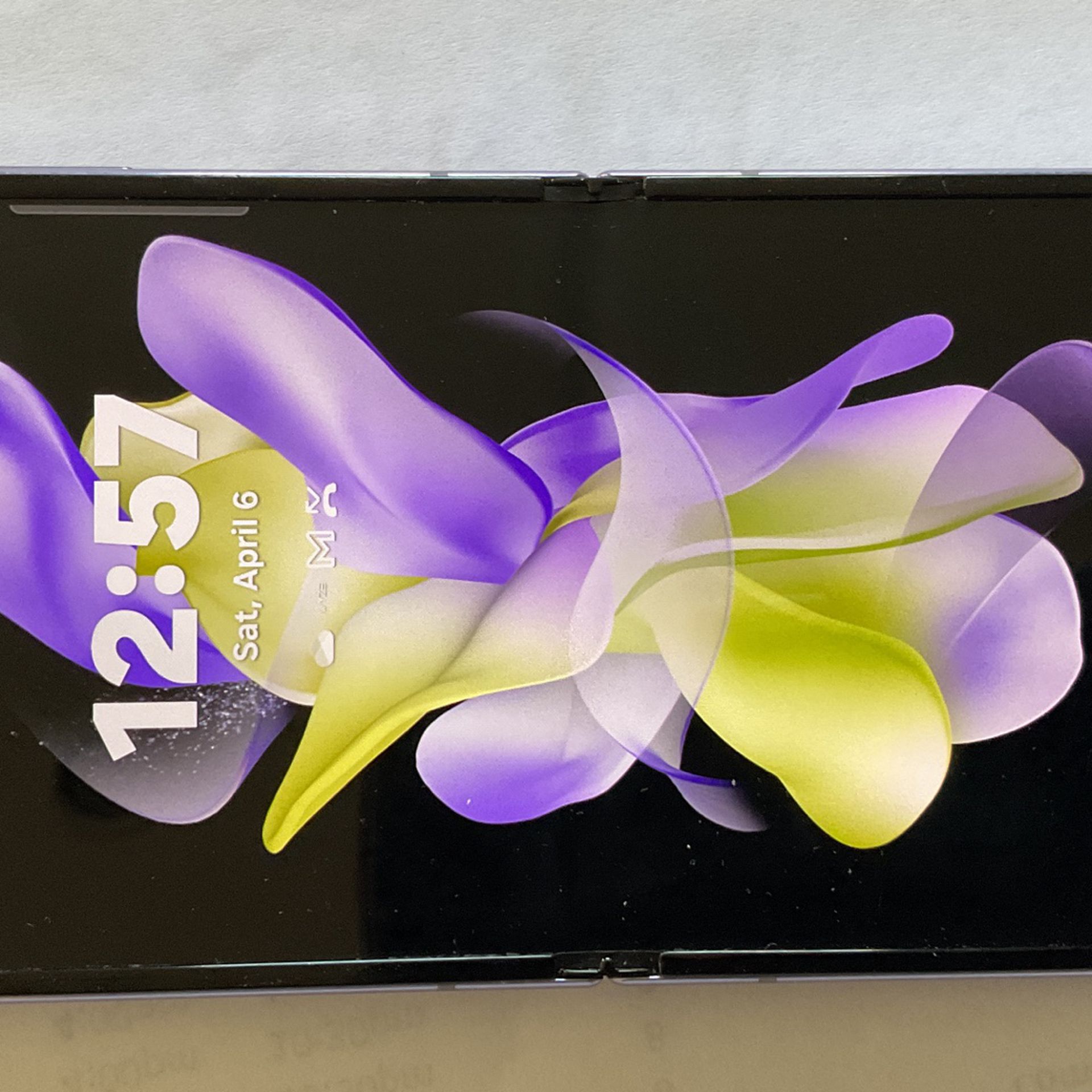 Bora Samsung Z Flip 4 Unlocked 5G Phone, Like New, eSIM Screen Protector Applied With Case, Warranty