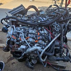 6.6 Duramax Engine