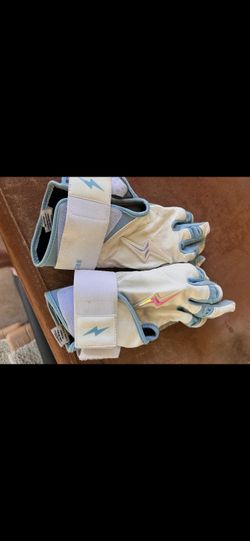 Bruce bolt batting gloves