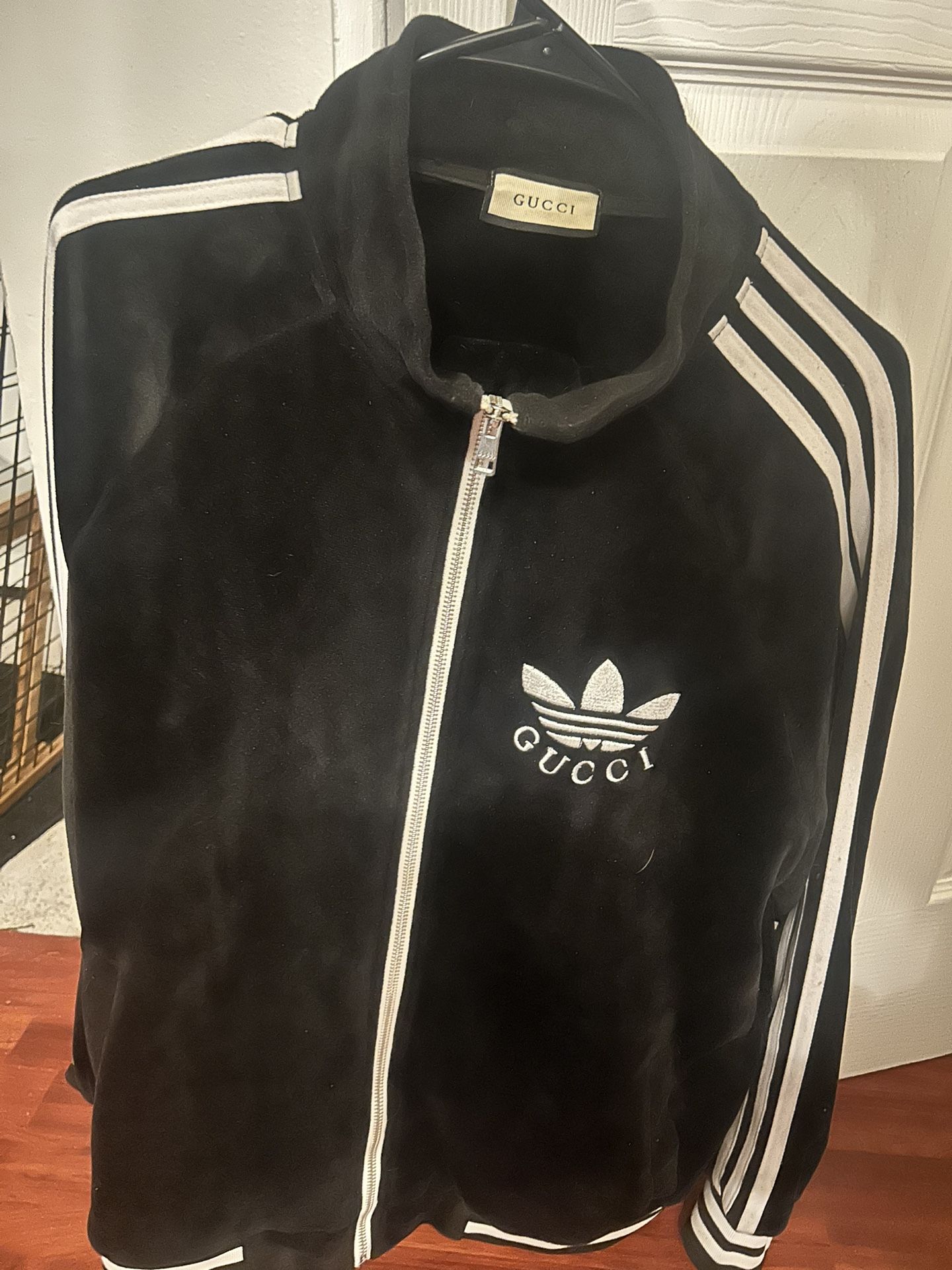Adidas X Gucci Men’s Sweatsuit. Super soft 