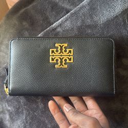 Black Tory Burch wallet