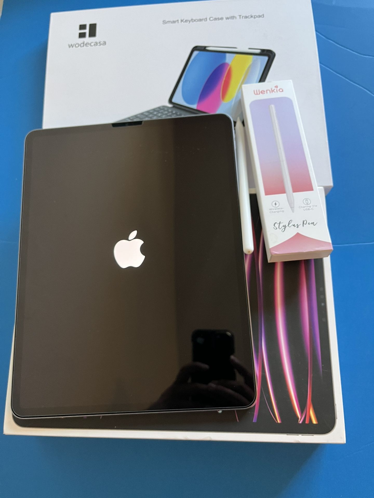 Apple iPad Pro 12.9” 6th Generation (M2 Chip / 2022 Model) 256gb with Pencil & Keyboard case