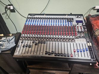 Peavey fx2  24 canales en perfecto estado 300$