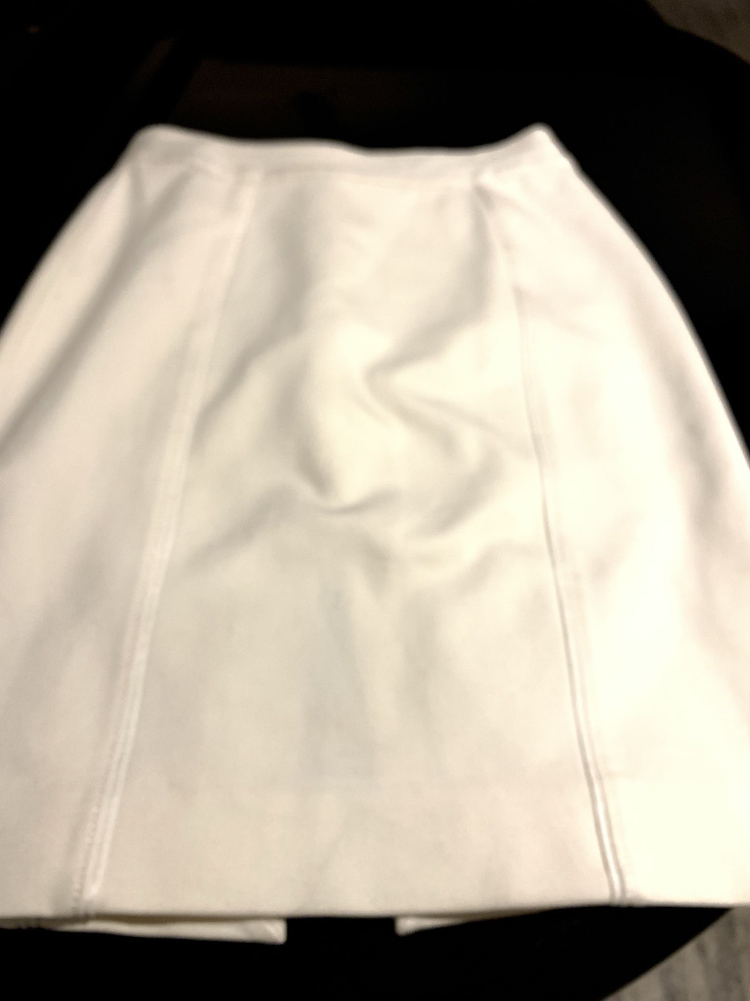 White House Black Market Size 2 White Pencil Skirt