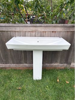 Kohler Modern Pedestal Bathroom Sink – White – Excellent Condition
