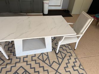 Table with 2 chairs