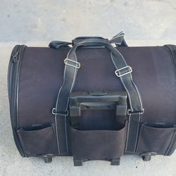 Rolling Pet Carrier with Wheels and Telescopic Handle – Great Condition