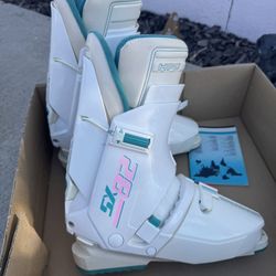 Ski Boots SALOMON SX82 HPC Rear Entry Women Size 320 Skiing Vintage White 