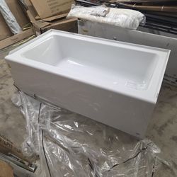 60 x 32-Inch Integral Apron Bathtub Above Floor Rough With Right-Hand Outlet