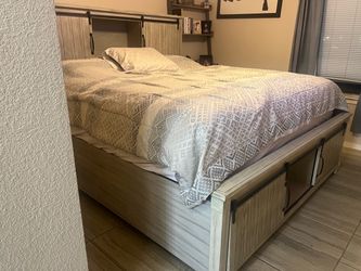 King size Bedroom set