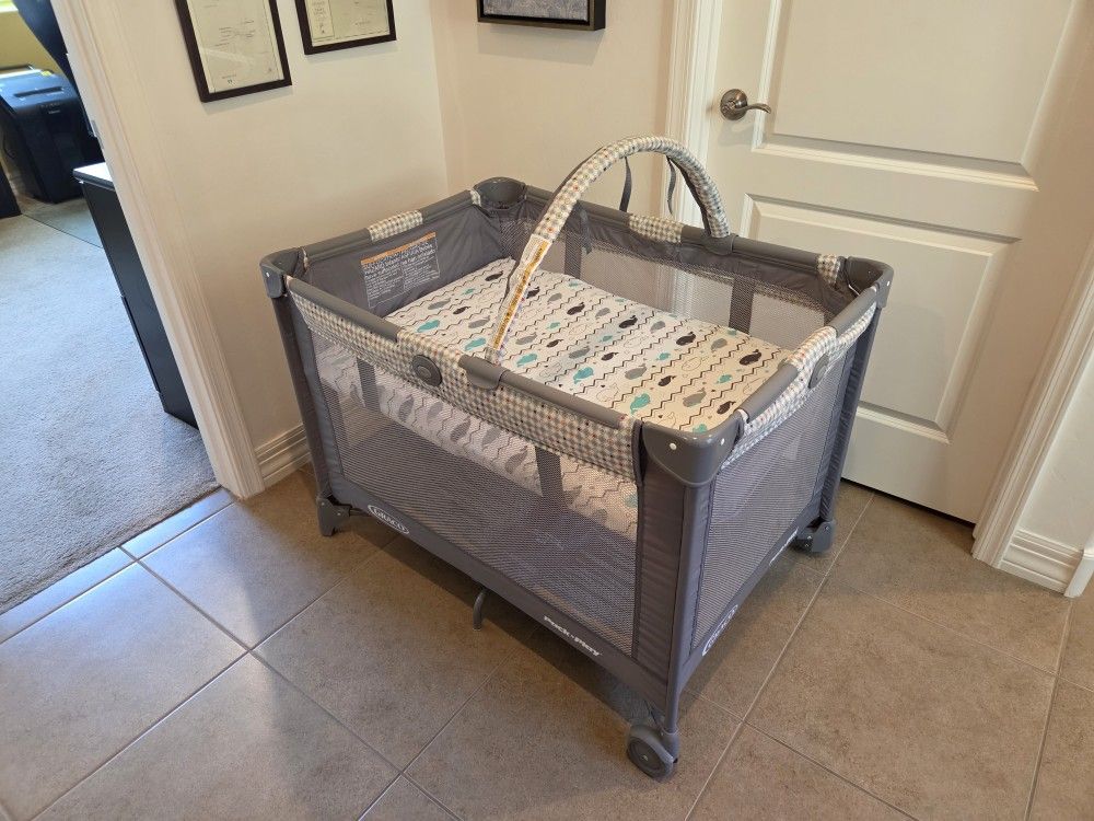 Graco Pack N Play With Bassinet