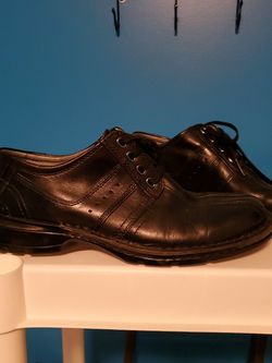 Mens Clark Shoes Size 8.5