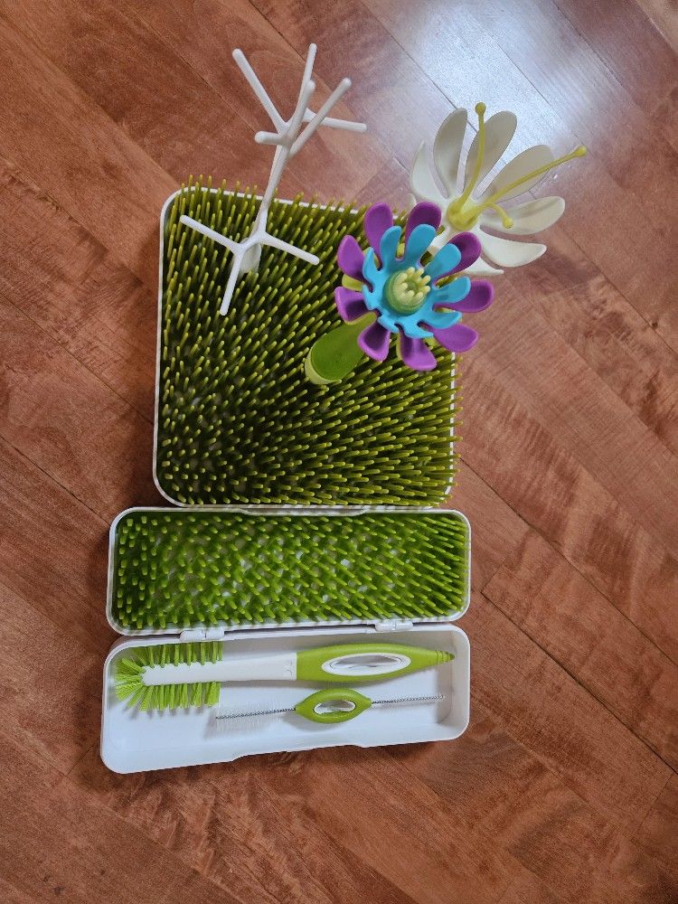 BOON Baby Bottle Drying Rack and Cleaner Set (almost BRAND NEW)