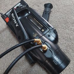 SONY Camcorder CCD-FX240 Video 8 Handycam Camera AC-V25C Adapter Video8