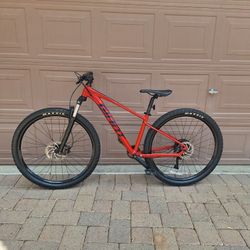 GIANT TALON 2 MOUNTAIN BIKE 29 ER 1 X 9 SPEED LIKE NEW( CHECK MY OTHER BIKES)