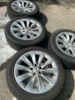 Tesla tires and rims