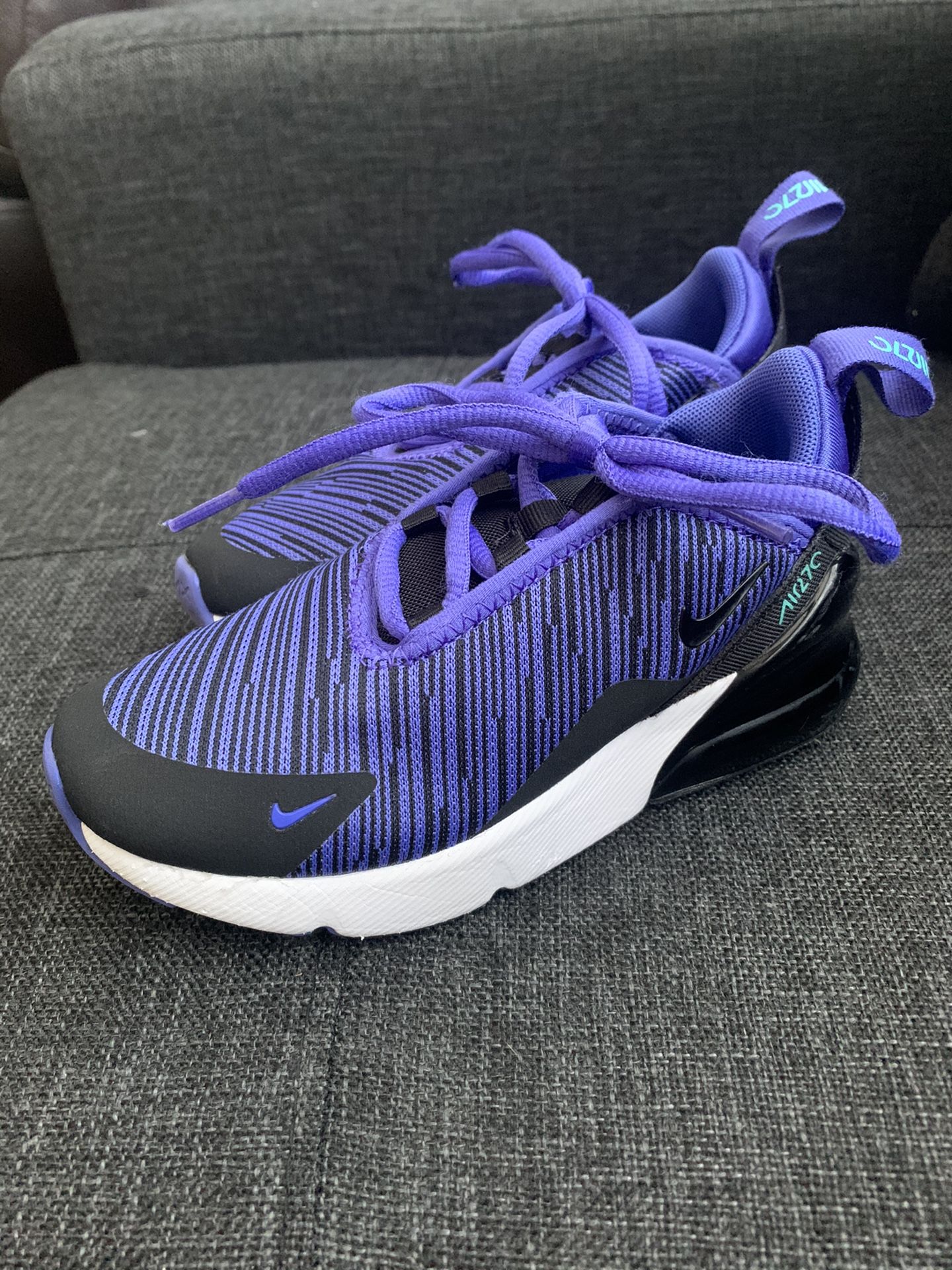 Nike 270s size 11c