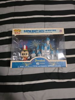 Funko Pop! Town: Sleeping Beauty Castle and Mickey Mouse #21 (Disneyland 65th Anniversary)